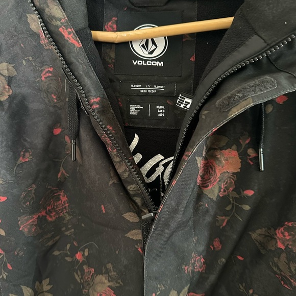 Volcom Snowboard Jacket - Picture 3 of 4